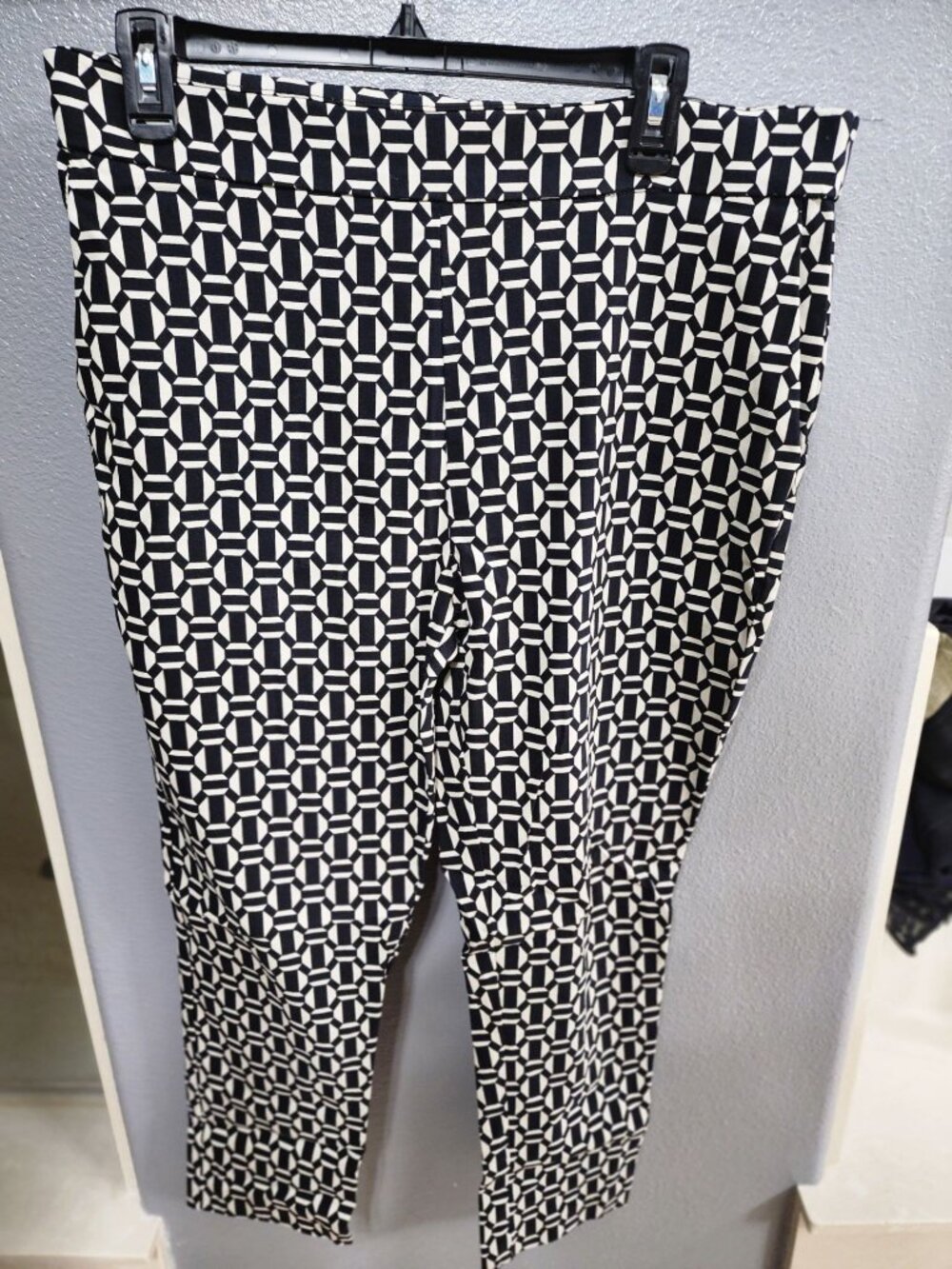 Jules & Leopold Geometric Printed Ankle Pants Black White Slim Fit High Waist